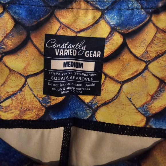 Colorful Scale Pattern Leggings - Picture 3 of 3